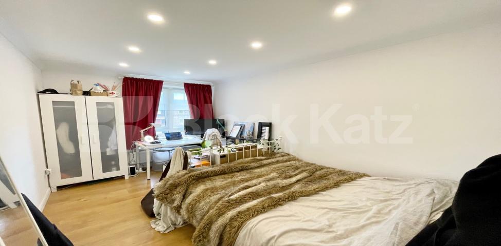 			LET , 4 Bedroom, 1 bath, 1 reception Apartment			 Long Lane, Borough / London Bridge